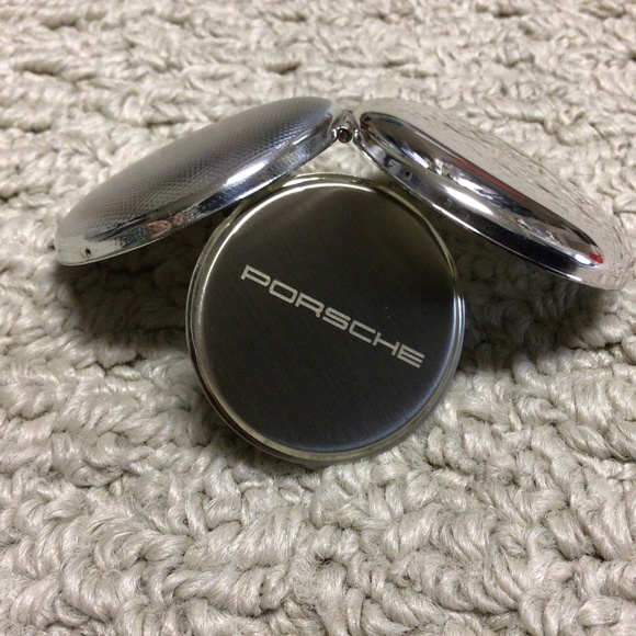 Porsche Make-Up Compact - Picture 1 of 7